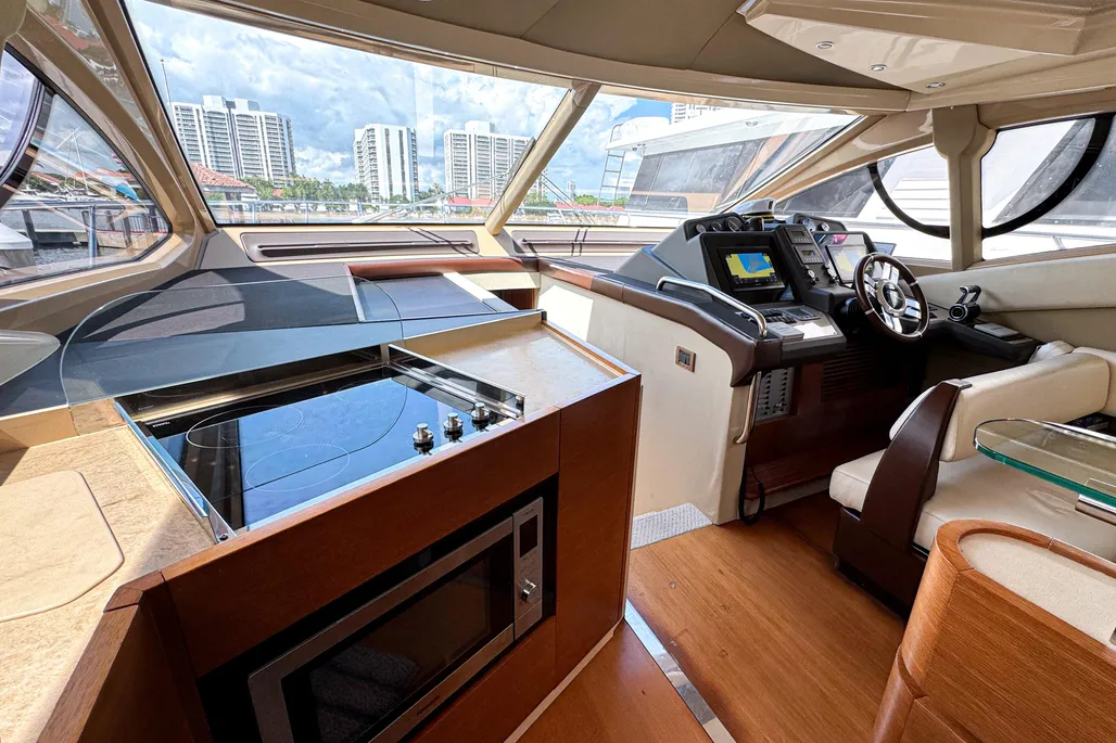 Yacht Photo 25